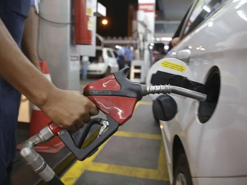 Gasolina no Brasil está entre as mais caras do mundo