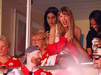Taylor Swift grita e torce por Travis Kelce na vitória do Kansas City Chiefs na NFL