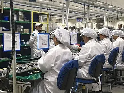 Produção da indústria recua 0,3% em fevereiro, revela IBGE