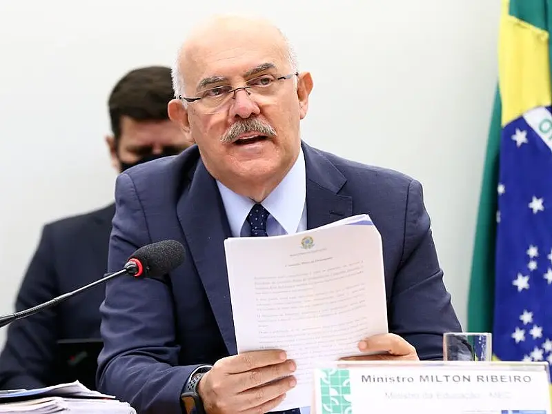 Ministro da Educação pede exoneração do cargo após denúncia de gabinete paralelo