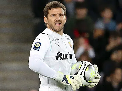 Goleiro quebra dedo após discutir com técnico na França, diz jornal
