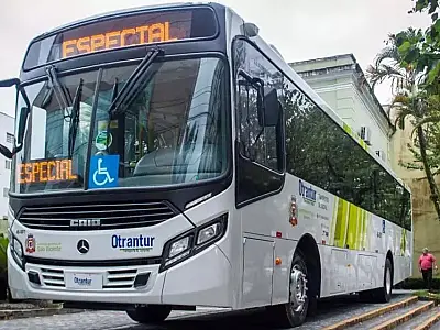 Sem salários e benefícios, motoristas fazem nova greve de ônibus municipais
