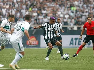 Botafogo pega Coritiba tentando voltar à luta pelo título