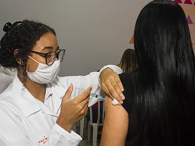 Secretaria da Saúde de São Vicente reforça vacinação contra o HPV para jovens de 15 a 19 anos