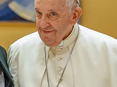 Papa Francisco volta a dizer que há viadagem na Igreja Católica, diz imprensa