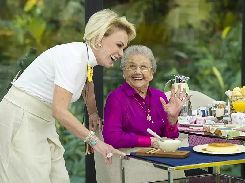 Ana Maria Braga chora ao homenagear Palmirinha