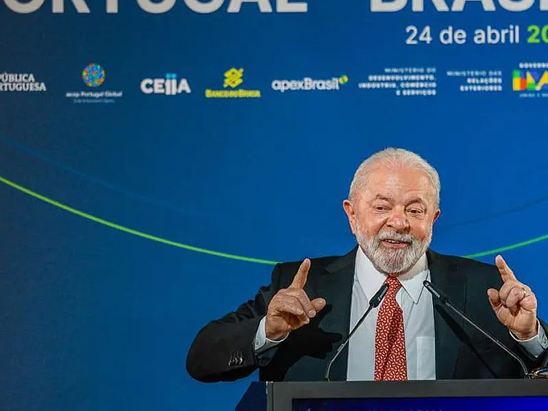 Lula é recebido na Assembleia da República e encerra visita a Portugal