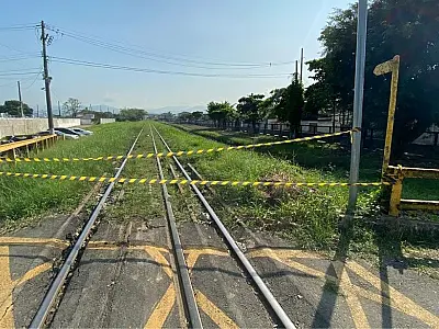 Polícia encontra corpo sem cabeça e sem braço próximo a linha férrea em Guarujá