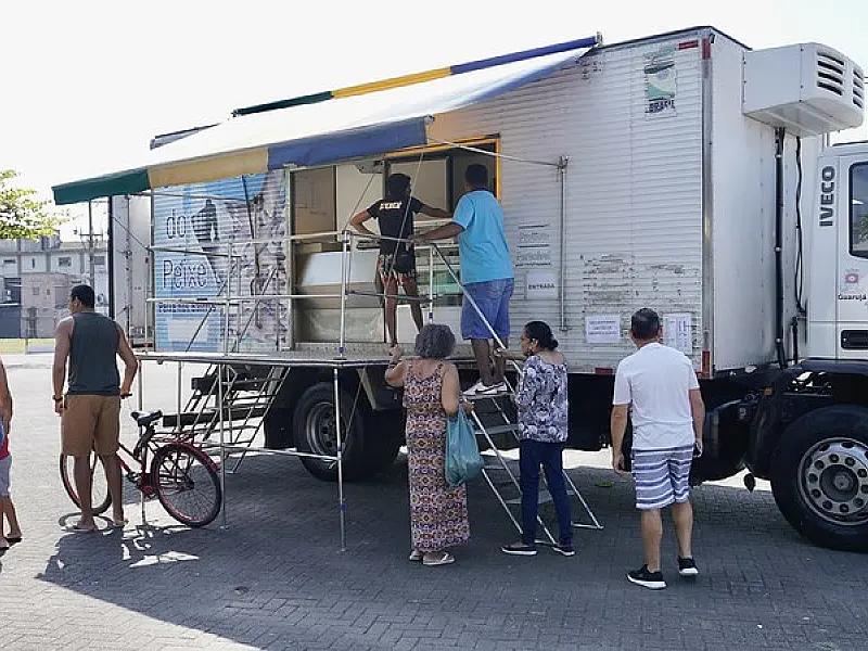 Guarujá: Caminhão do Peixe tem pescados a preços acessíveis
