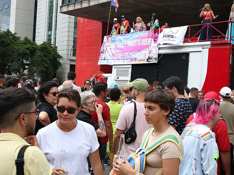 Caminhada trans em São Paulo pede políticas e cobra ação contra mortes