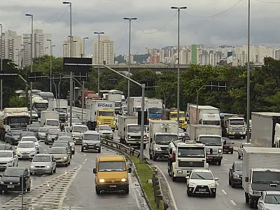 Marginal Tietê é liberada após bloqueio por manifestantes