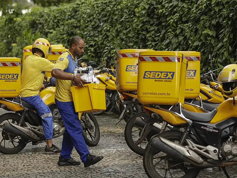 Correios anunciam PDV e concurso para contratar 3,2 mil carteiros