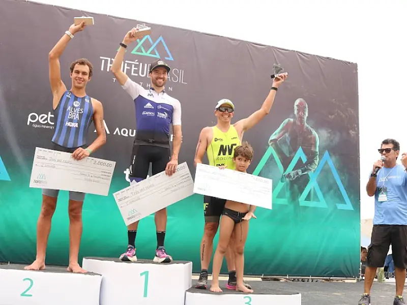Bruno Matheus e Laura Meyer faturam etapa do Trófeu Brasil de Triathlon, em Santos