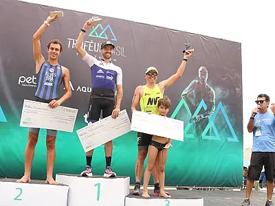 Bruno Matheus e Laura Meyer faturam etapa do Trófeu Brasil de Triathlon, em Santos