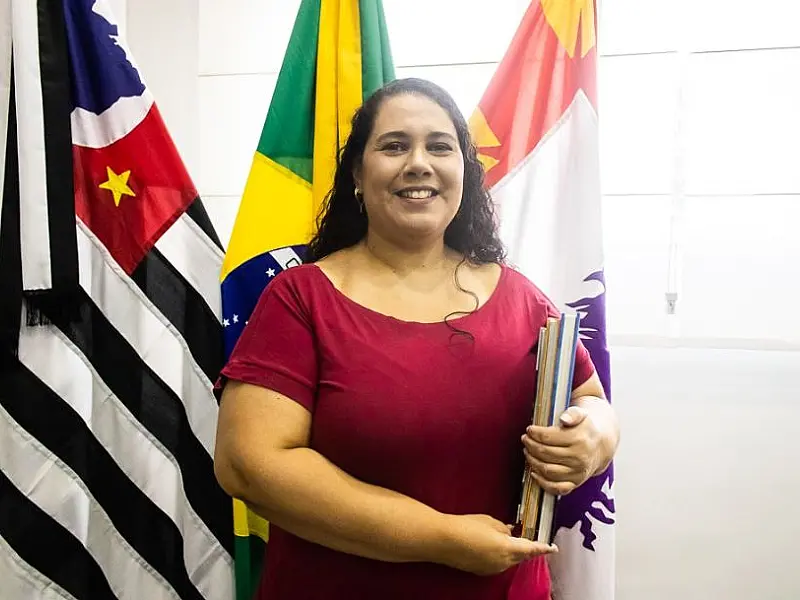 Moradora de São Vicente conquista bolsa  estudos para intercâmbio na Inglaterra
