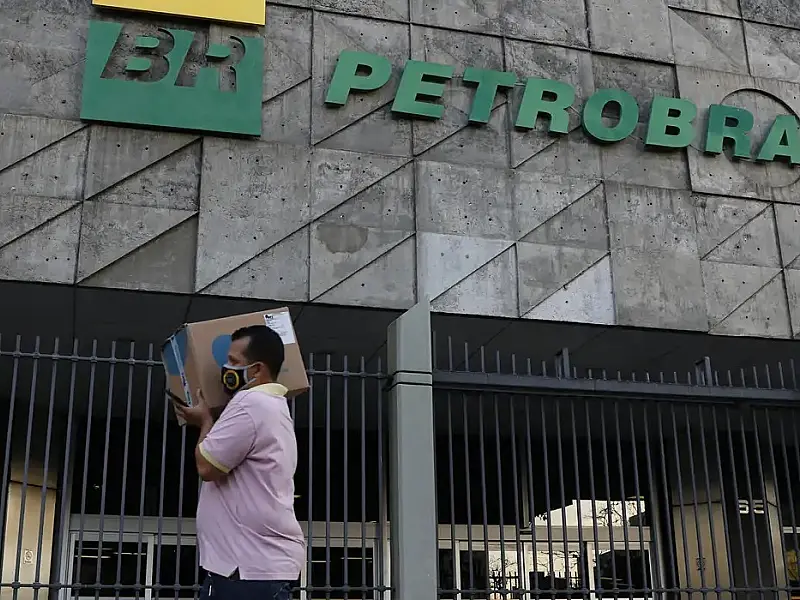 CGU constata que Petrobras vendeu refinaria abaixo do preço