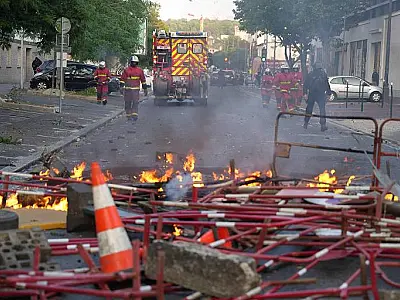 França entra em segunda noite de protestos após polícia matar adolescente