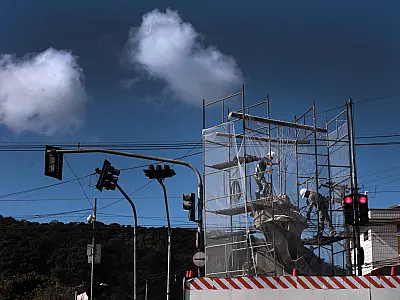 Começa instalação do novo monumento dos tambores na Zona Noroeste de Santos
