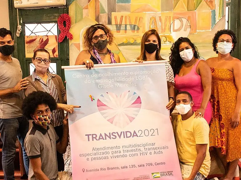 Transexuais se mobilizam para retificar documentos