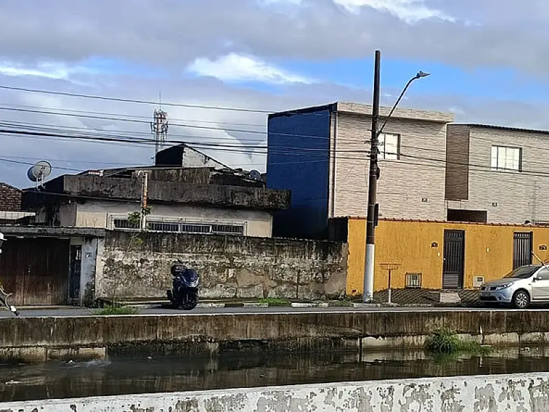 Ação integrada combate proliferação de pernilongos no Canal da Eduardo Souto em São Vicente