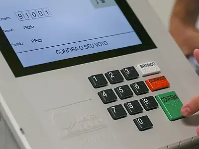 Jovens de 16 a 18 anos podem tirar 1º título de eleitor até 8 de maio