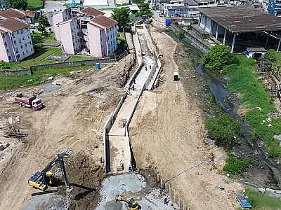 Construção de canal na Avenida das Acácias, no Guarujá, evitará alagamentos