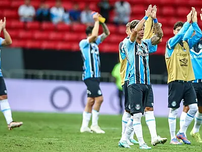 Grêmio vence no Mané Garrincha e avança na Copa do Brasil