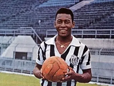 Pelé mudou os rumos do esporte mais popular do Brasil