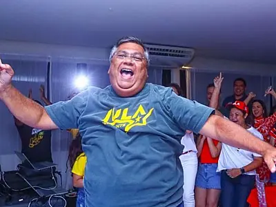 Dino diz que Lula não foi exposto a risco e que não haverá passo atrás após violência bolsonarista