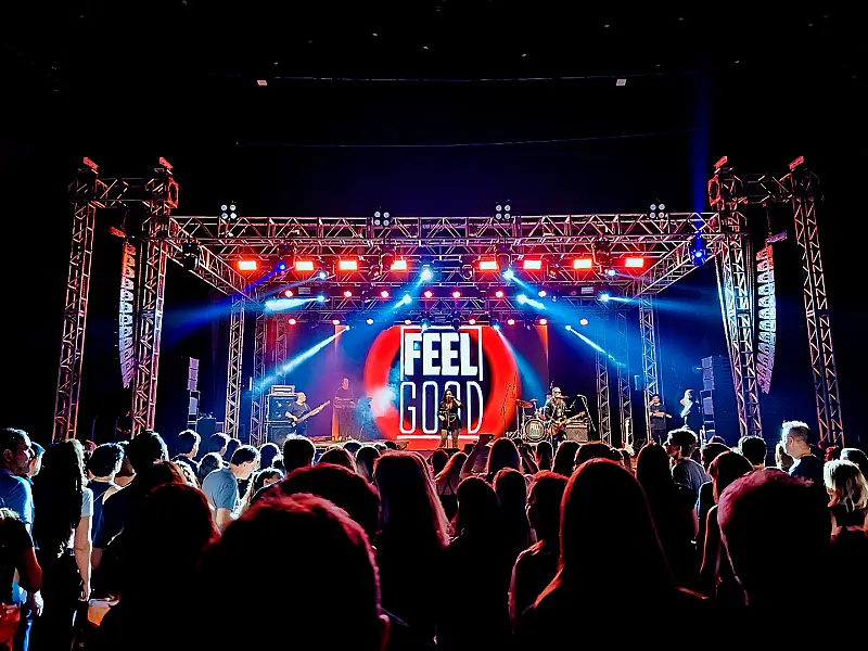 Banda Feel Good faz apresentação no aniversário do Santos Futebol Clube
