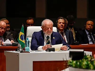 Lula diz que ter moeda para comércio no Brics reduziria vulnerabilidades