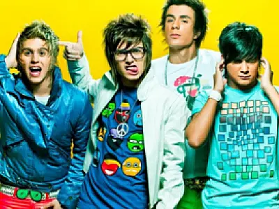 Arena Club recebe artistas das bandas Restart, Forfun, Strike e Glória