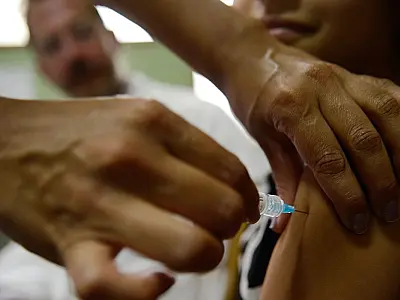 Prevenível por vacina, HPV é a infecção mais associada ao câncer