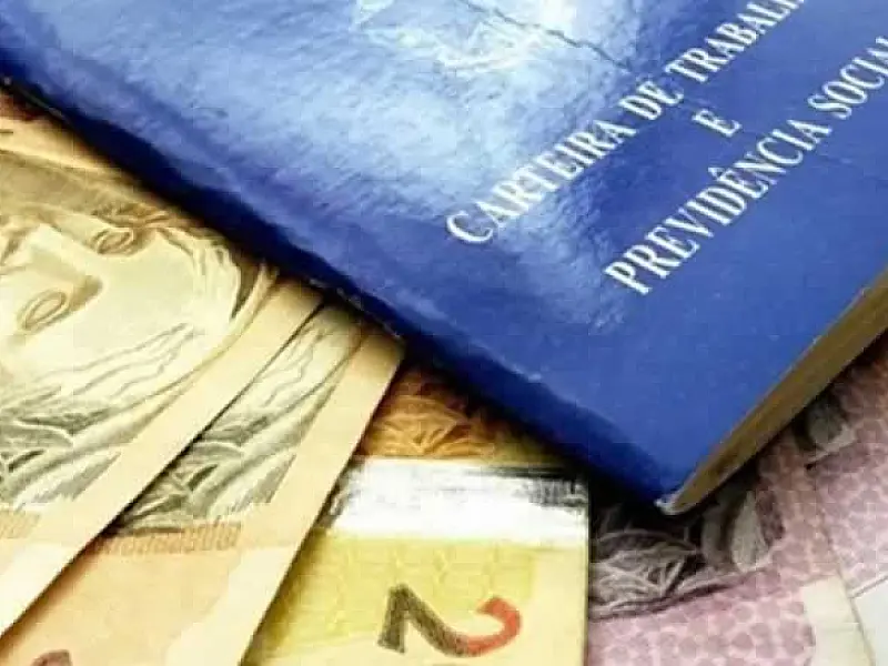 13º salário: especialista dá dicas para quitar dívidas, poupar e evitar gastos impulsivos