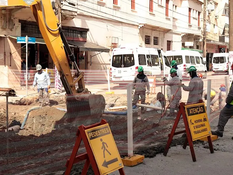 Obras do VLT se expandem e trânsito na Região Central de Santos tem novas alterações