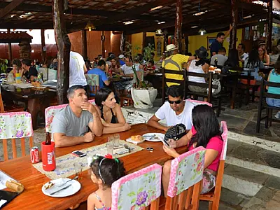 Bares e restaurantes esperam alta de faturamento durante 'feriadão' de abril