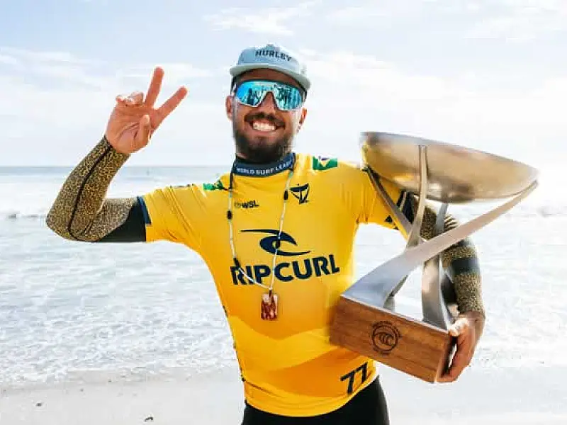 Filipe Toledo finaliza preparação para volta ao WCT