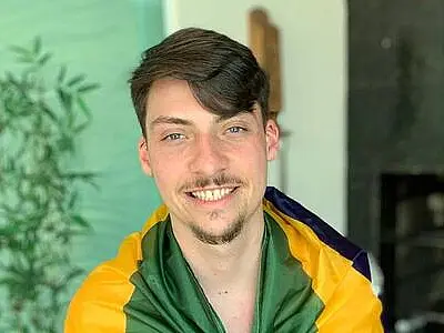 Filho 04 de Bolsonaro, Jair Renan é alvo de buscas em operação da polícia do DF