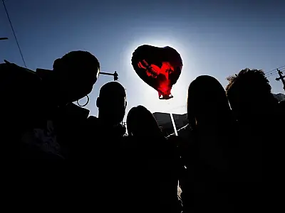 Presas reencontram famílias em saidinha entre sorrisos e lágrimas