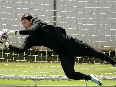 Cássio deve ser a novidade do Corinthians para clássico com o Palmeiras