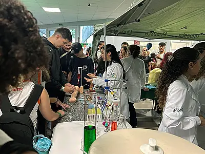 Feira de Profissões inspira escolhas de carreira em Guarujá