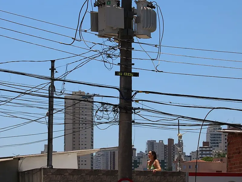 Consumidor ficou em média 10,4 horas sem energia em 2023, mostra Aneel