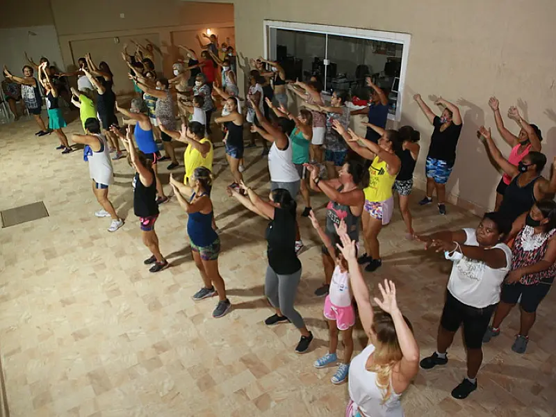 Guarujá celebra dois anos do projeto 'Vem Dançar' com aulão neste sábado
