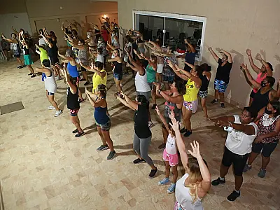 Guarujá celebra dois anos do projeto 'Vem Dançar' com aulão neste sábado