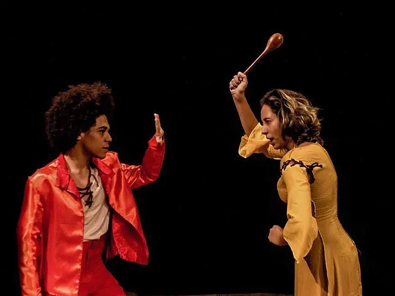 Escola de artes cênicas está com inscrições abertas para 50 vagas