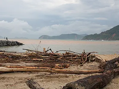 Chuvas ainda provocam deslizamentos e alagamentos em São Sebastião