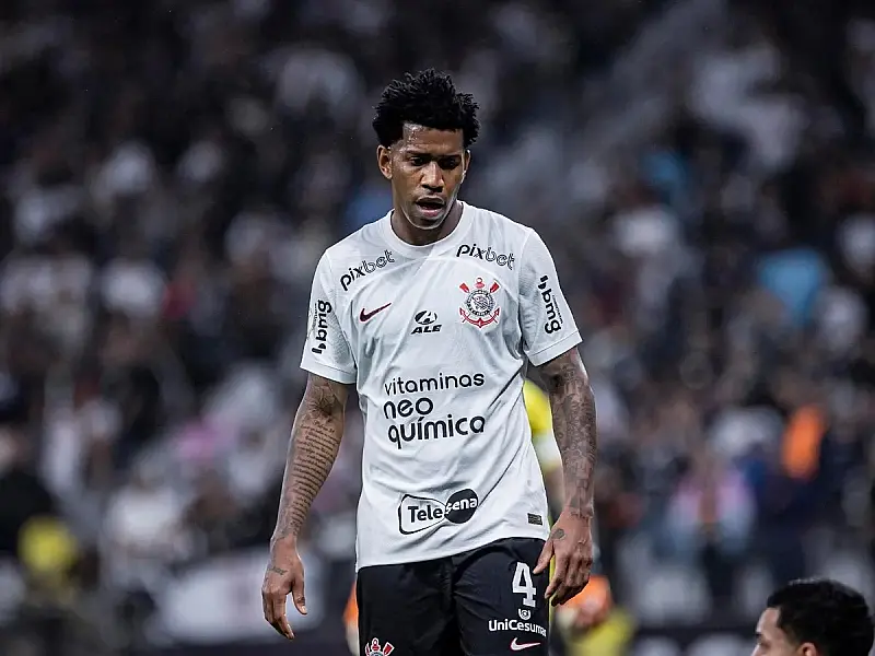 Santos negocia contratação do zagueiro Gil, ex-Corinthians