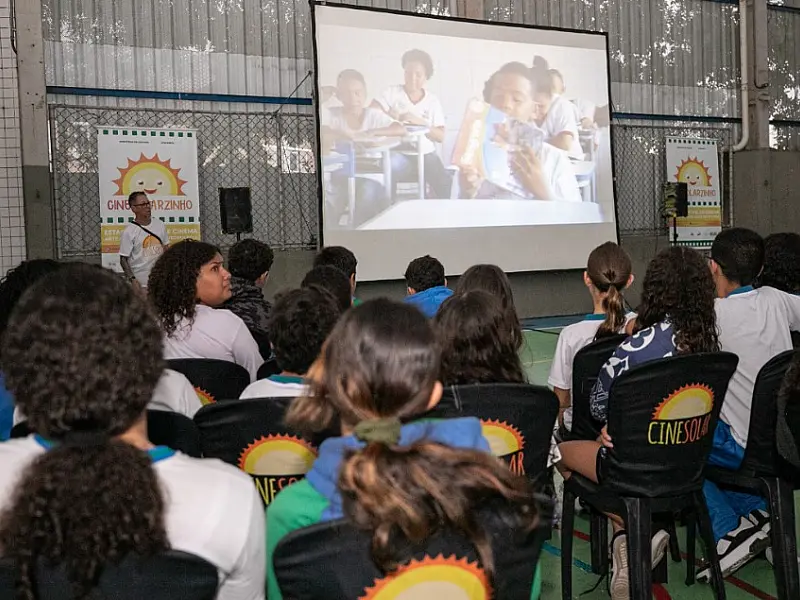 CineSolar trabalha sobre bullying com alunos de escola municipal de PG