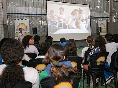 CineSolar trabalha sobre bullying com alunos de escola municipal de PG