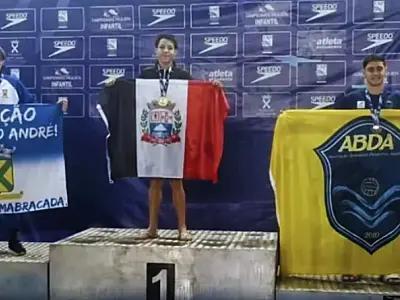 Rhuan Sena de PG brilha e conquista duas medalhas de ouro no Paulista  de natação